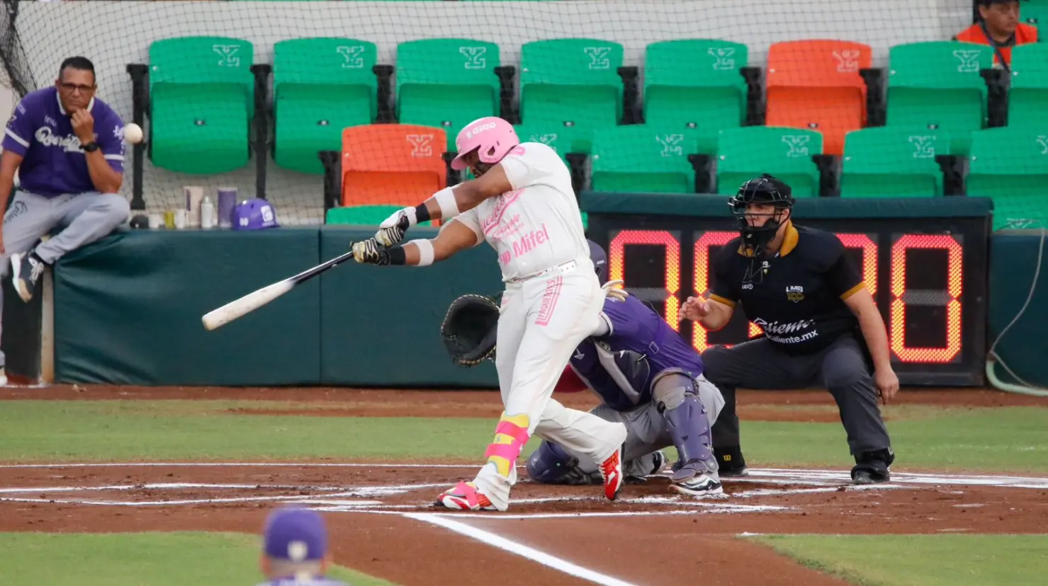 Los Leones de Yucatán no pudieron mantener la ventaja y fueron superados por los Conspiradores en el juego del domingo y aspira perder la serie en el Parque Kukulcán.- Fuente Leones de Yucatán