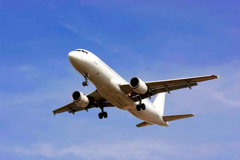El piloto puede cambiar la ruta o altitud para evitar turbulencias fuertes. Foto: Biblioteca Canva