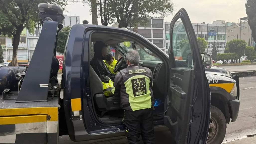 Policía salva a hombre al borde del suicidio en puente de Fray Servando, CDMX