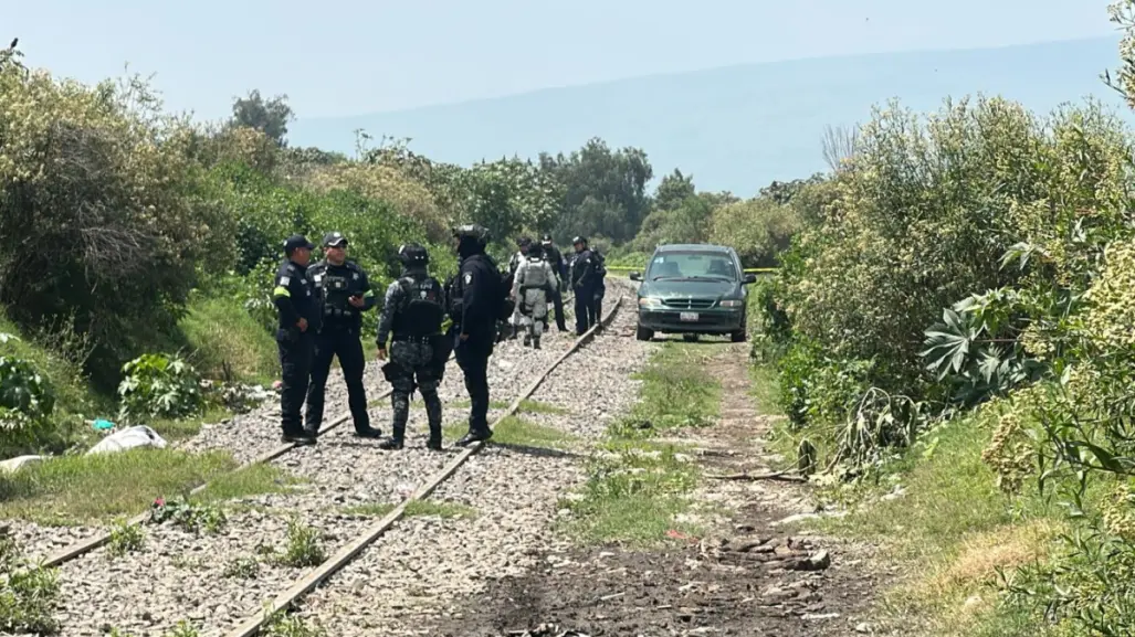 Vecinos descubren cadáver maniatado en Valle de Chalco; estaba envuelto en una sábana