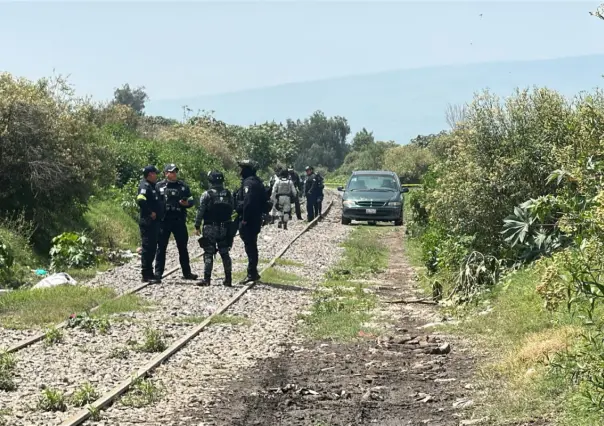 Vecinos descubren cadáver maniatado en Valle de Chalco; estaba envuelto en una sábana