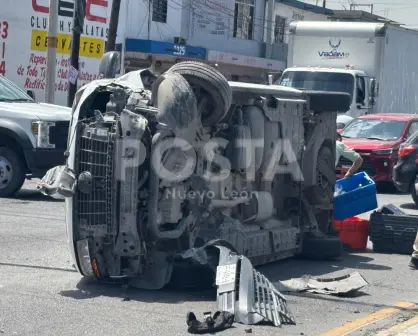 Volcadura en Monterrey deja un lesionado