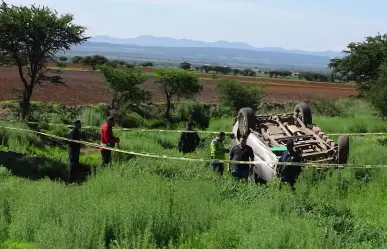 Pareja de novios muere al volcar en la carretera Durango - Torreón