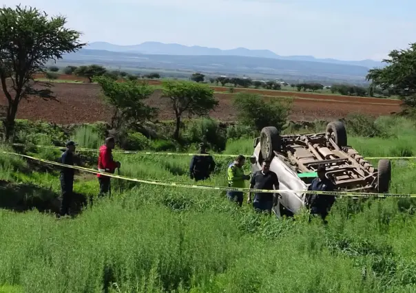Pareja de novios muere al volcar en la carretera Durango - Torreón