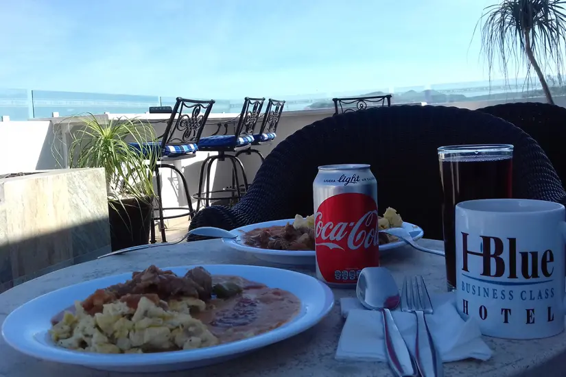 Desayuno en hotel de La Paz. Foto: Modesto Peralta Delgado.