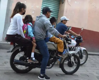 Esta es la costosa multa en CDMX por manejar moto con exceso de pasajeros