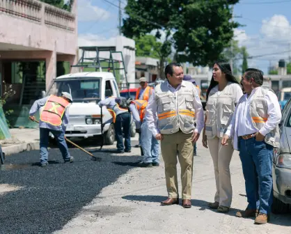 Gobierno de Yucatán realiza labores de bacheo en calles de la colonia Las Águilas de Mérida