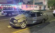 Se pasa el alto y choca contra camión en la GAM; hay un herido