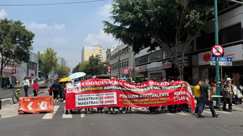 Bloqueo de la CNTE colapsa vialidades en el centro de CDMX: exigen cambios en pensiones y jubilación
