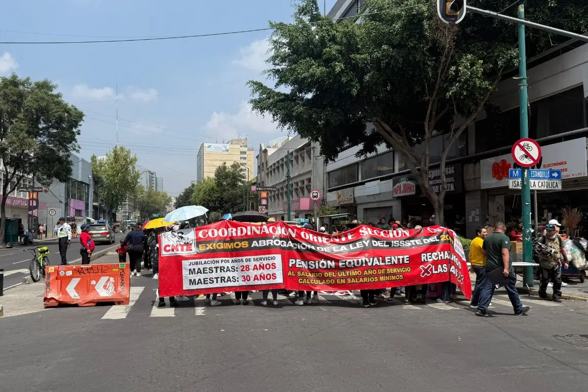 CNTE bloquea oficinas de Recursos Humanos de la SEP en CDMX. Foto: Ramón Ramírez