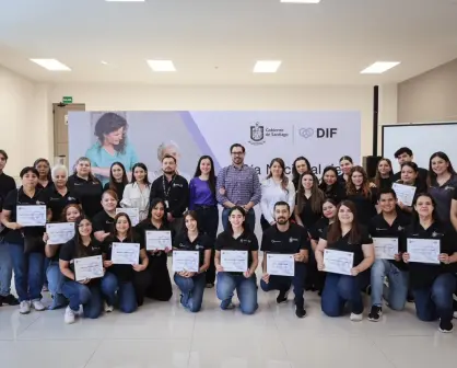 David de la Peña reconoce a terapeutas del DIF de Santiago