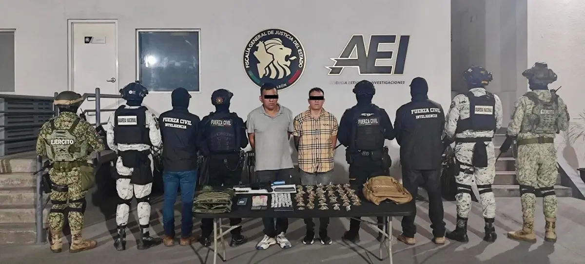Los detenidos fueron interceptados a bordo de un automóvil compacto. Foto: Fuerza Civil