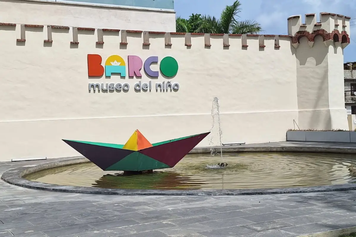 Anclado sobre el canal de La Cortadura, en pleno corredor turístico de la ciudad, este barco fue rescatado del olvido y reconvertido en un lugar donde la historia y la imaginación se encuentran. Foto: Museo Barco de Tampico
