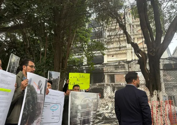 Vecinos de la Roma en CDMX exigen freno urgente a demolición riesgosa en calle Durango