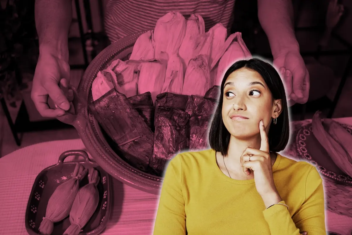 Una mujer y tamales de fondo. Foto: Canva