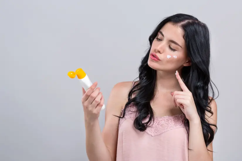 Aprende a crear tu propia crema con protector solar y cuida tu piel en esta temporada de calor y lluvias. Foto: Canva