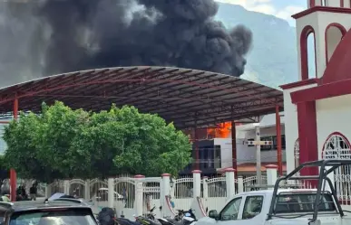 Incendio en instalaciones del Ayuntamiento de Chicoasén, Chiapas | VIDEO