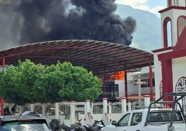 Incendio en instalaciones del Ayuntamiento de Chicoasén, Chiapas | VIDEO