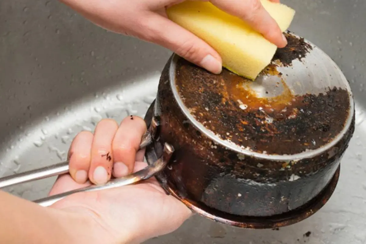 El jugo de limón y la sal son ingredientes naturales, económico y muy efectivos para labores de limpieza. Foto: Punto de Limpieza