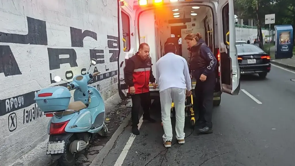Atropellan a joven en motoneta y huyen en Periférico, CDMX