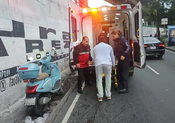 Atropellan a joven en motoneta y huyen en Periférico, CDMX