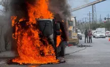 Autoridades sofocan incendio de vehículo en Monterrey