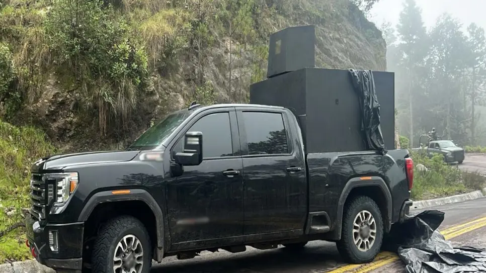 Ejército asegura en la carretera Durango - Mazatlán una camioneta monstruo y más de 200 ponchallantas