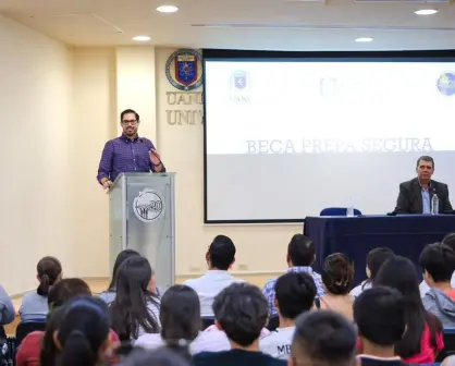David de la Peña amplía becas "Prepa Segura" en la Prepa 20