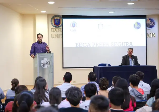 David de la Peña amplía becas "Prepa Segura" en la Prepa 20