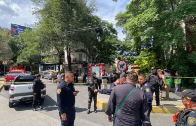 VIDEO | Momento exacto en que policías rescatan a hombre tras explosión en la Condesa