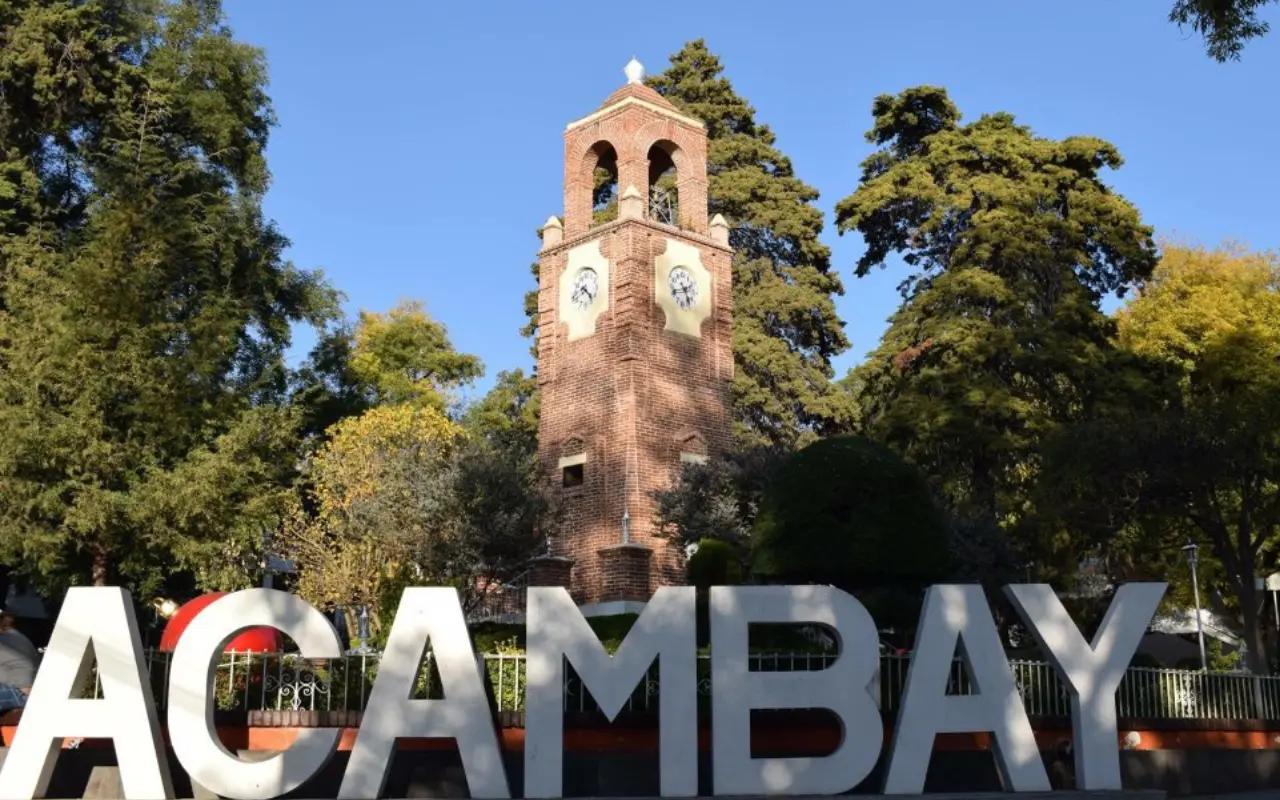 Letras de Acambay. Foto: X/ @EdomexTurismo (Canva)