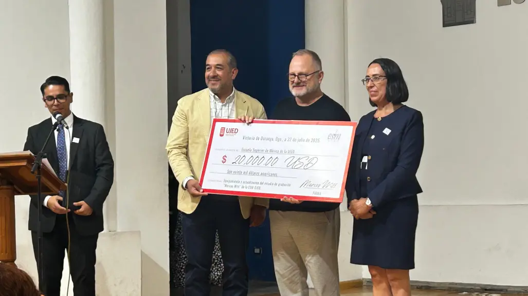 Marcos Witt dona 20 mil dólares a esta escuela de Durango