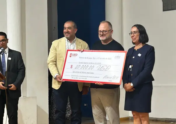 Marcos Witt dona 20 mil d&oacute;lares a esta escuela de Durango