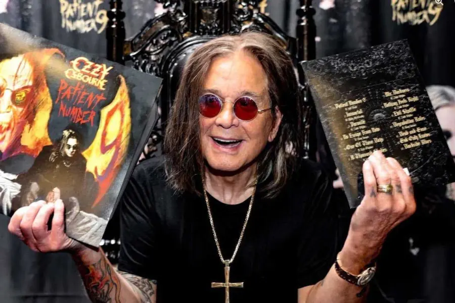 Ozzy Osbourne es despedido por sus fans en Hollywood