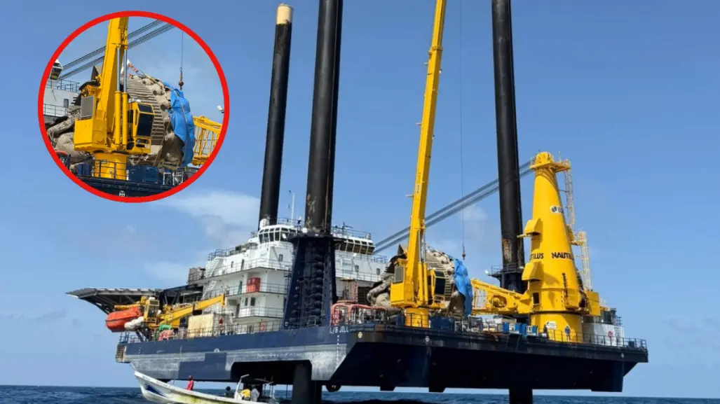 Plataforma contratada por SpaceX atraca en puerto de Brownsville con restos de cohete