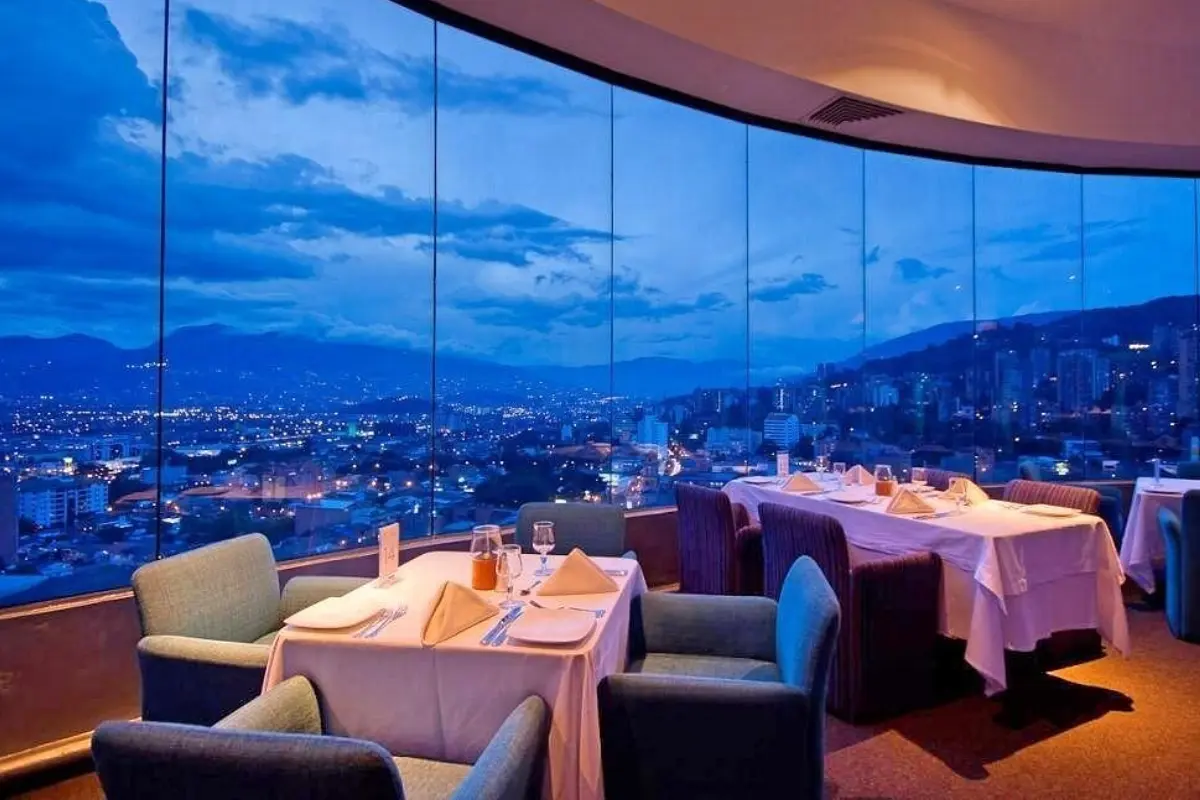 Restaurante Bellini en CDMX. Foto: .opentable.com.mx | Canva
