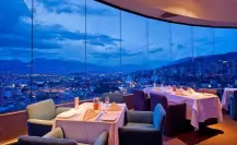 El restaurante más alto de CDMX está en un piso 45 y comer ahí es todo un lujo