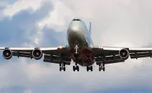 Avión con 49 pasajeros se estrella en Rusia; no hay sobrevivientes | VIDEO