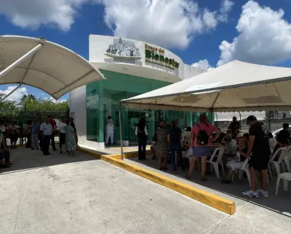 Adultos mayores cobran su pensión Bienestar enfrentando golpes de calor en Tampico