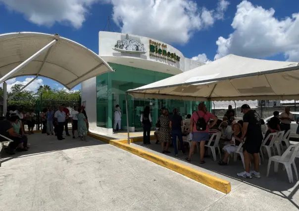 Adultos mayores cobran su pensión Bienestar enfrentando golpes de calor en Tampico