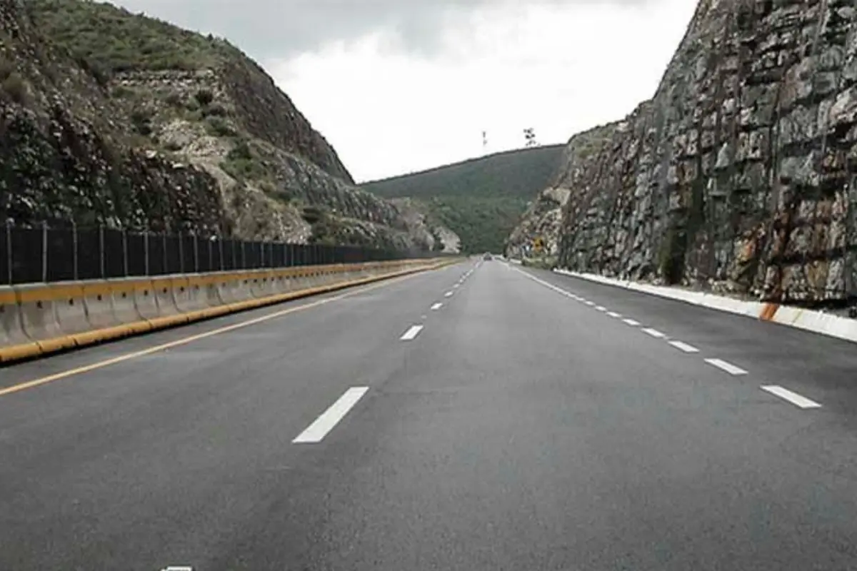 Viajar por carretera desde Tamaulipas hacia Estados Unidos es una opción cada vez más frecuente para quienes buscan ahorrar en vuelos o llevar mercancías de forma personal. Foto: Secretaría de Comunicaciones