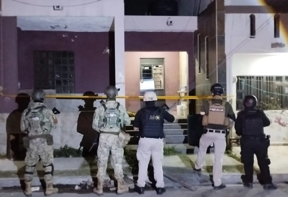 Durante los cateos en Monterrey, fueron detenidas cinco mujeres, quienes quedaron a disposición del Agente del Ministerio Público. Foto: Fiscalía General de Justicia de Nuevo León.