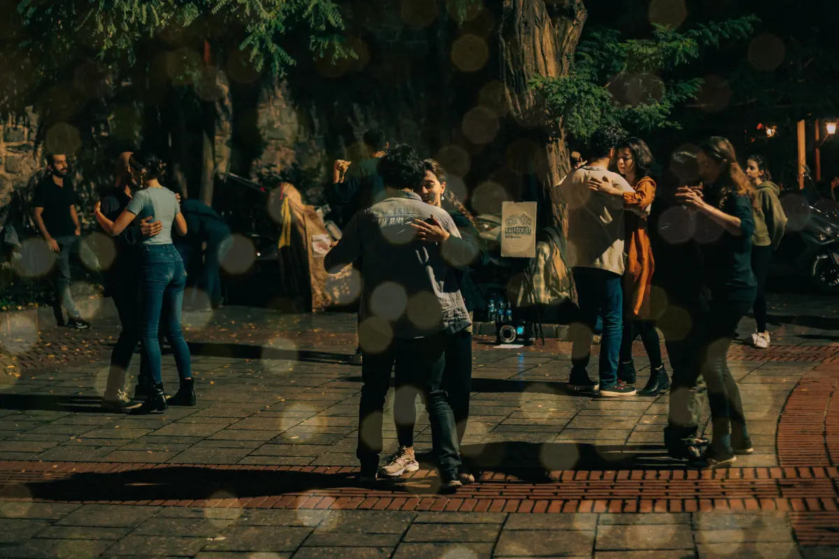 Noche de Museos con sabor sonidero (Foto: IG @palacio.postal.museo / Canva)