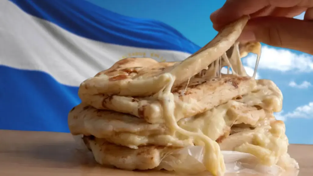 Esta pareja de salvadoreños busca salir adelante vendiendo pupusas en Nuevo León; conoce su historia