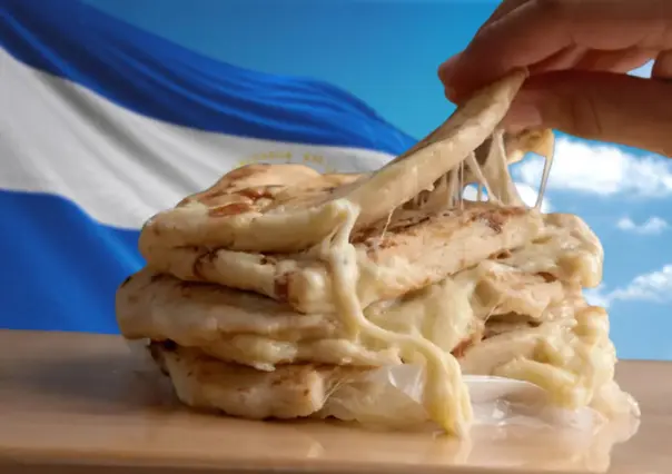 Esta pareja de salvadoreños busca salir adelante vendiendo pupusas en Nuevo León; conoce su historia