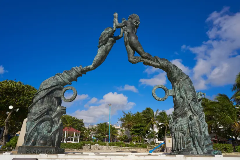 La Inteligencia Artificial analizó todo lo que ofrecen Playa del Carmen y Tulum para saber cuál destino te conviene más. Foto: Canva