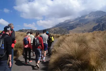 Sube al Iztaccíhuatl con guías expertos en ruta segura de senderismo y vive la aventura Sube al Iztaccíhuatl con guías expertos en ruta segura de senderismo y vive la aventura