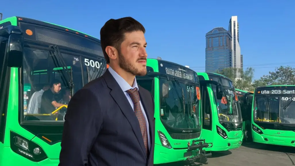 Samuel García entrega nuevas unidades para la Ruta-203 en San Pedro