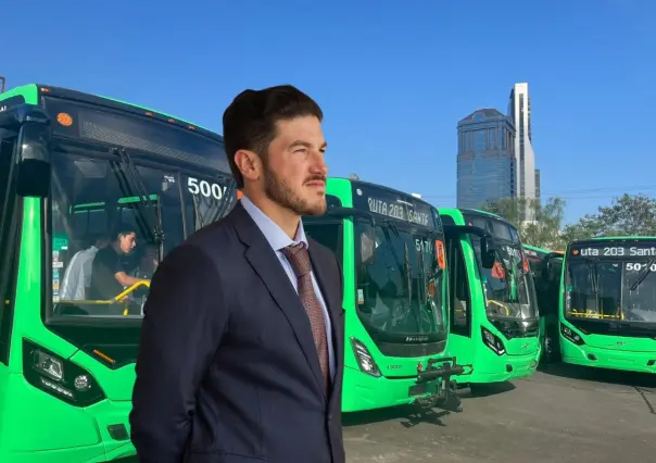 Samuel García entrega nuevas unidades para la Ruta-203 en San Pedro