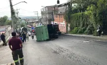 Vuelca transporte público en Xochimilco; reportan al menos 17 lesionados
